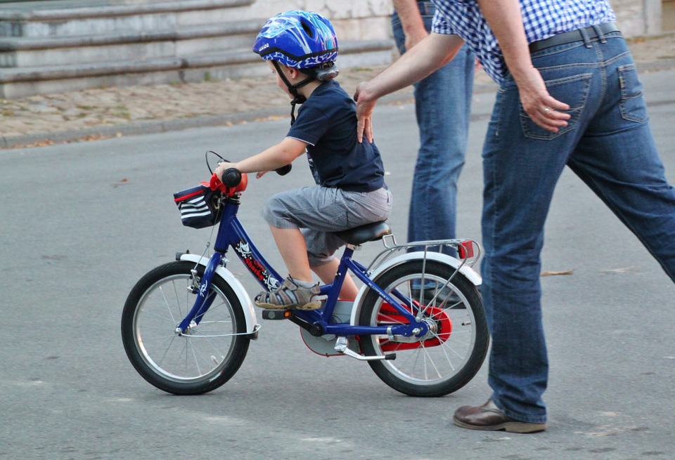 Kind leren fietsen